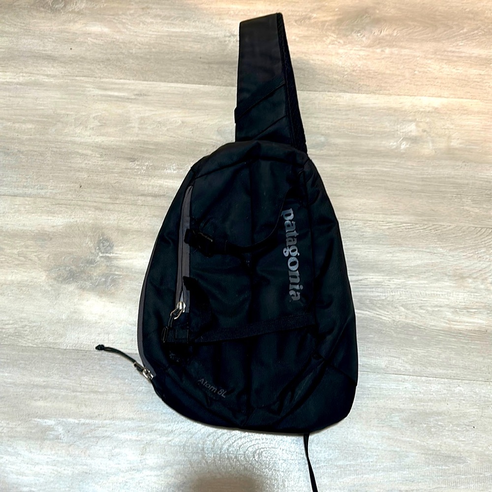 Patagonia sling bag black